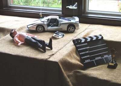 Photo of a toy car and a doll representing the death of the victim